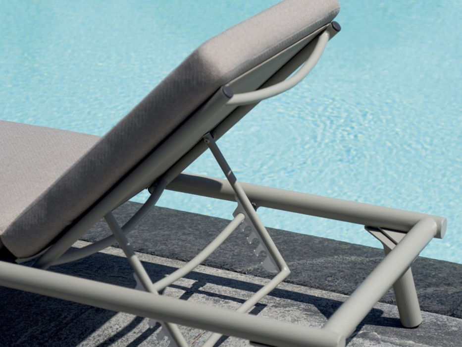 Taormina sunbed with cushion Greenwood