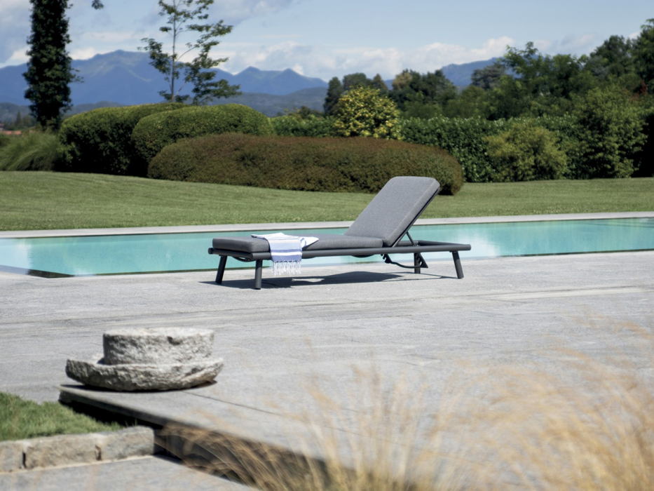 Taormina sunbed with cushion Greenwood