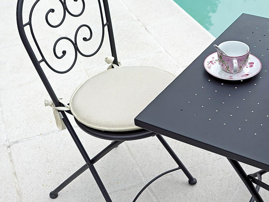 2 Orta Greenwood folding chairs