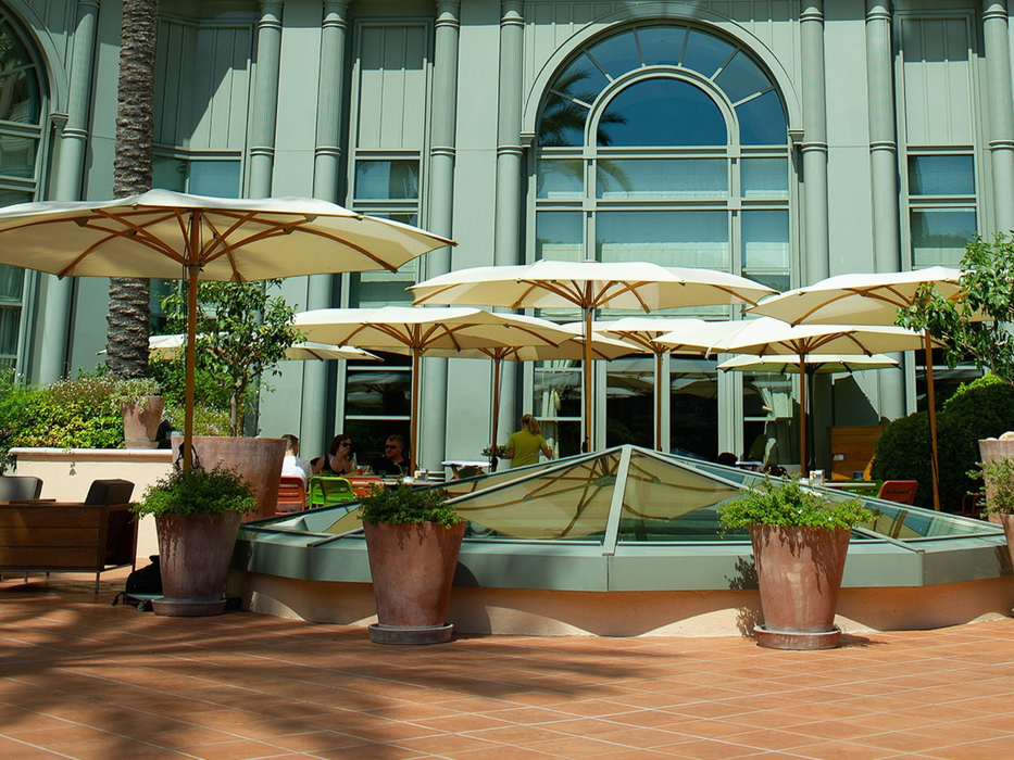 Parasol à mât central Bay