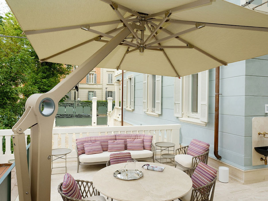 Joint retractable umbrella