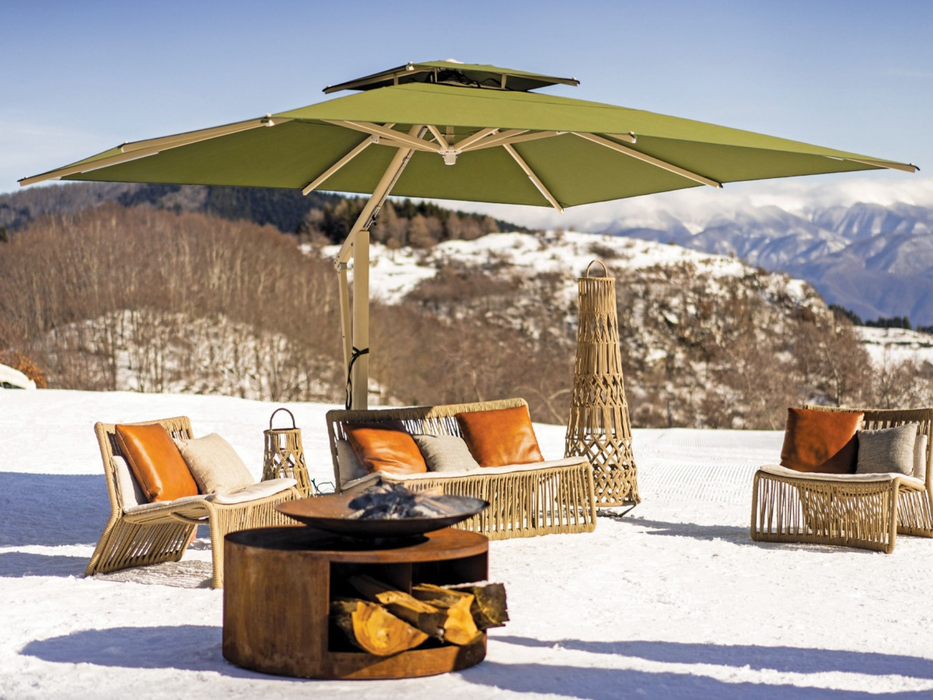 One retractable umbrella