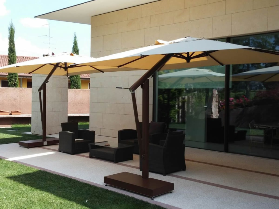 One retractable umbrella