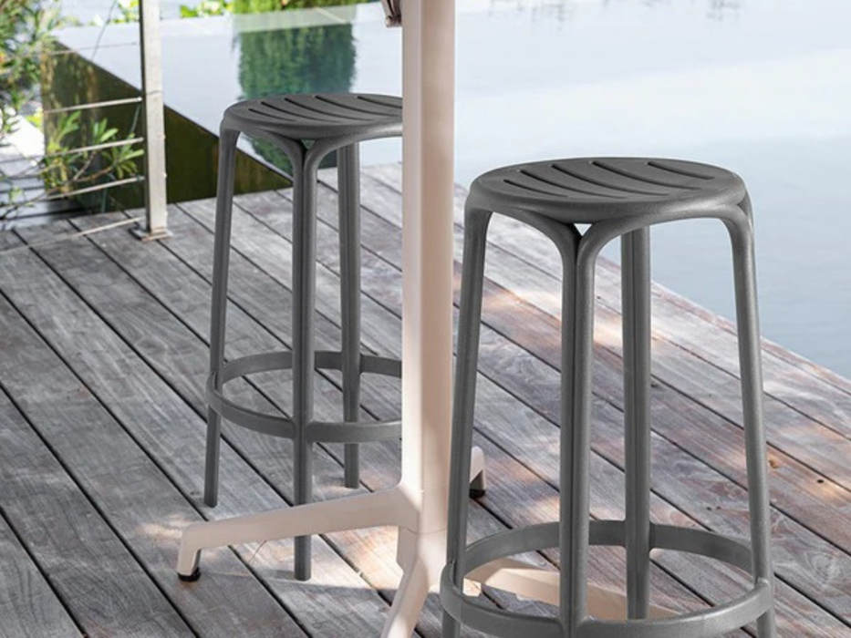 4 Grosfillex Cannes Stools
