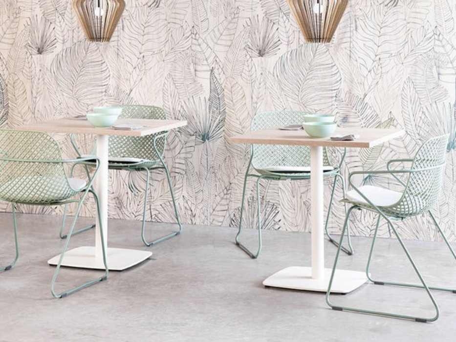 8 Ramatuelle 73' Grosfillex chairs