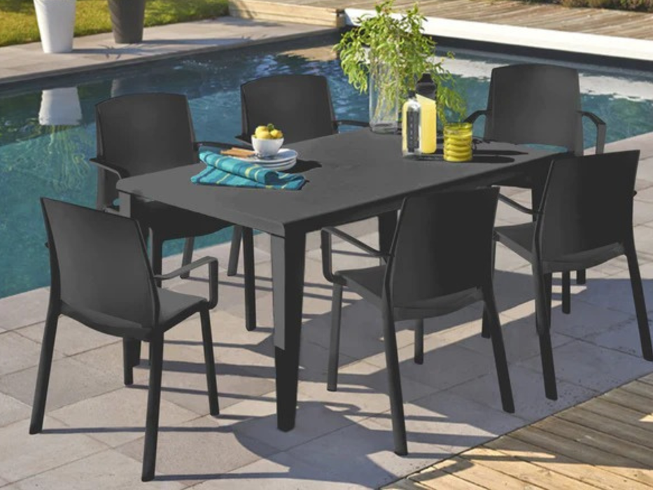 18 Milton Grosfillex armchairs