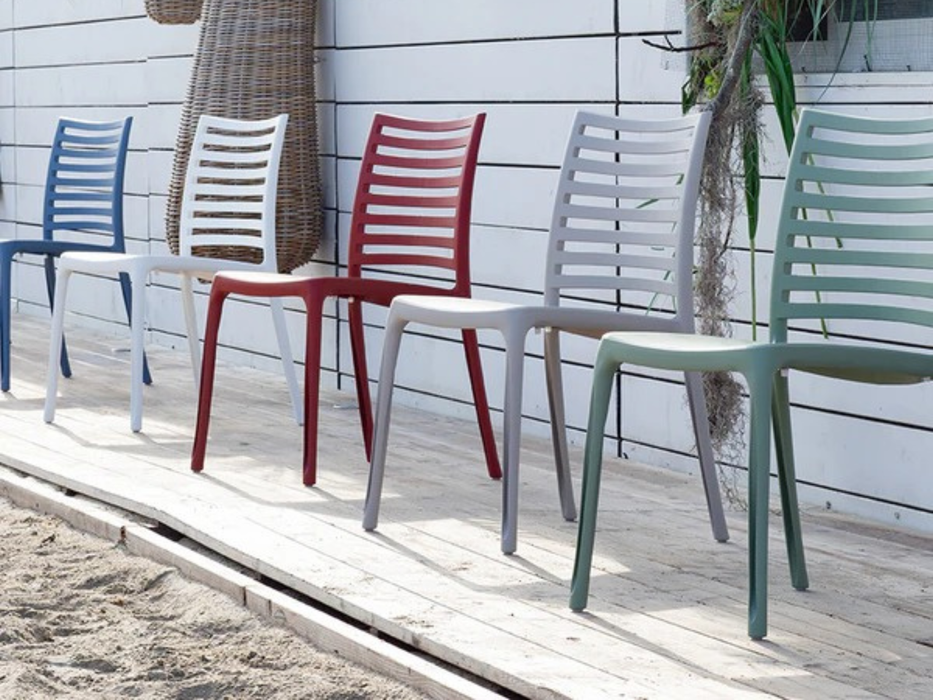 16 chaises Grosfillex Sunday
