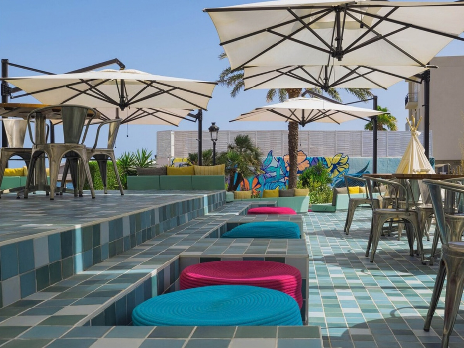 Rodi 3x3m retractable parasol